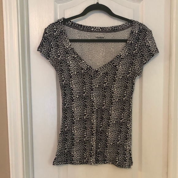 Express Leopard V-neck Top - Picture 2 of 7